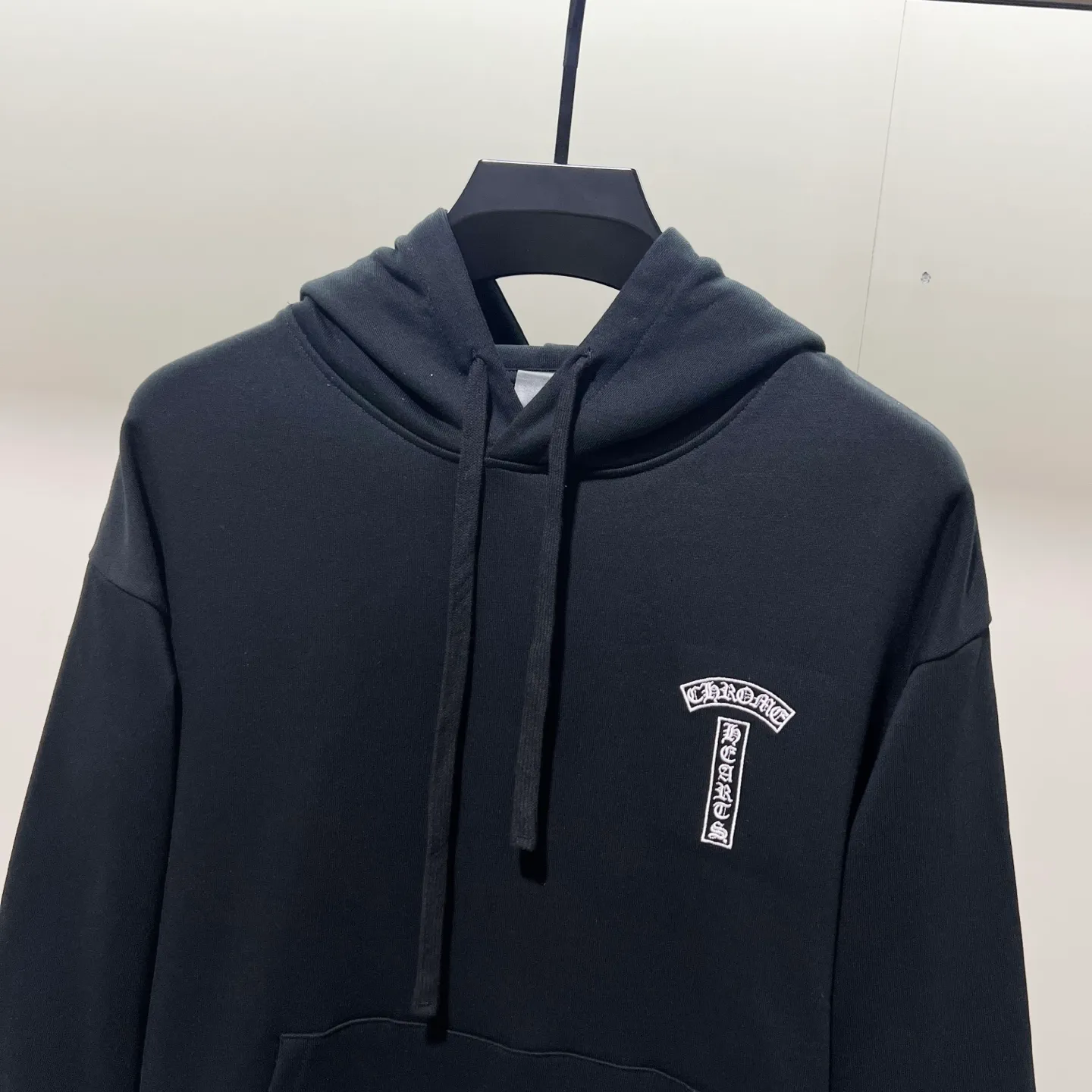 P260 chrome hearts/Chrome Hearts 420g pure cotton hooded sweatshirt, classic Sanskrit letter LOGO embroidery on the front and back, official synchronization, 1:1 original mold opening, fashionable personality, versatile trend, pure original quality, original washed fabric, tag, collar label, washed wheat, three complete standards, color: black, white, pink. Size: XS-L